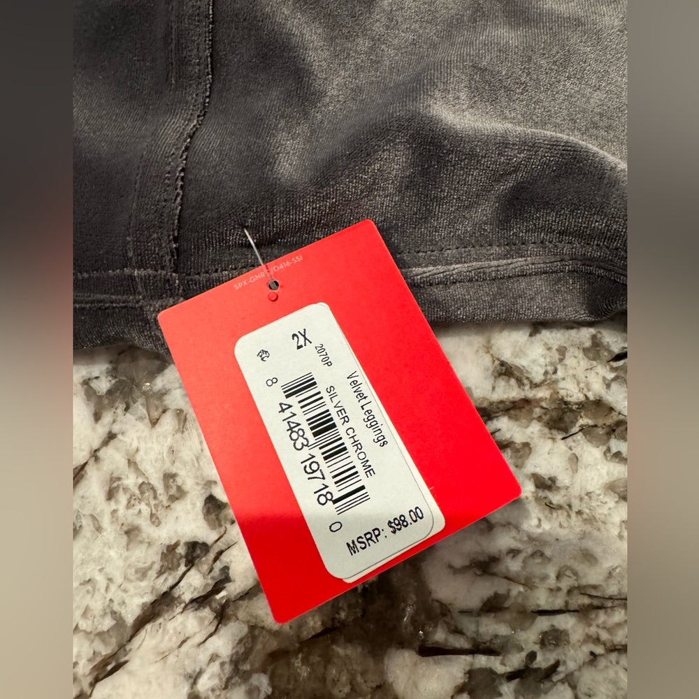 SPANX Velvet Shaping Leggings 🩶 - Picture 6 of 6